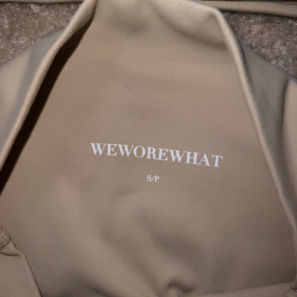 WEWOREWHAT Hourglass Colorblock Workout Set - Picture 10 of 12